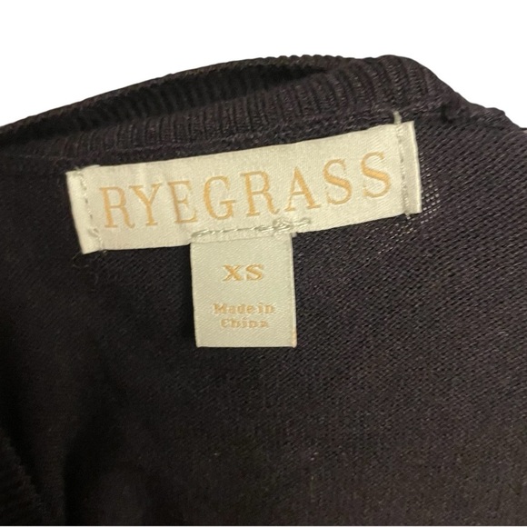 Elegant Black Crew Neck Sweater - Picture 4 of 4